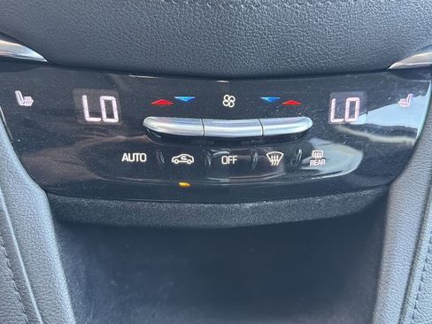 Used 2018 Cadillac XT5 Luxury w/ Driver Awareness Package image 32