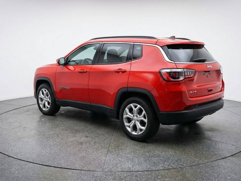Used 2025 Jeep Compass Latitude image 6