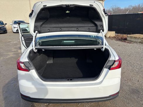 Used 2025 Toyota Camry LE image 30