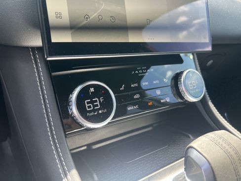 Certified 2023 Jaguar F-PACE R-Dynamic S AWD/4WD image 27