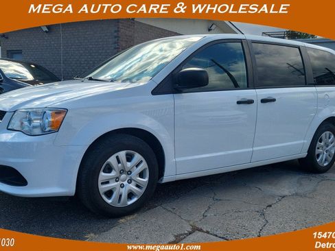 Used 2019 Dodge Grand Caravan SE FWD image 1