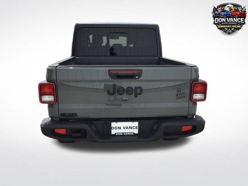 Used 2023 Jeep Gladiator Sport AWD/4WD image 4
