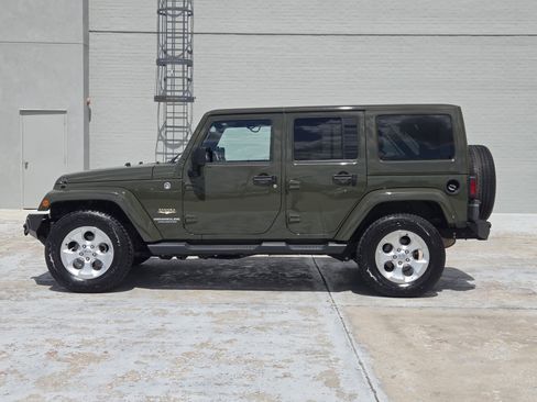 Used 2015 Jeep Wrangler Unlimited Sahara w/ Connectivity Group AWD/4WD image 4