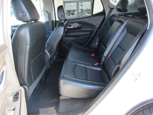 Used 2023 GMC Terrain SLT image 9