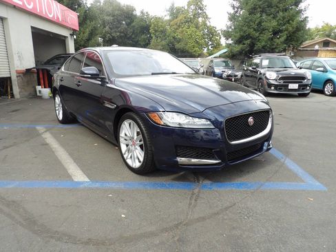 Used 2017 Jaguar XF Prestige image 2
