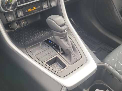 Used 2025 Toyota RAV4 XLE image 32