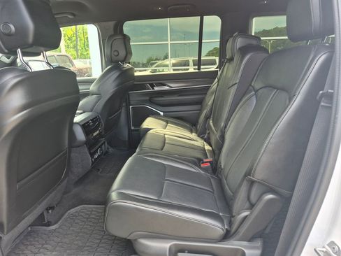 Used 2024 Jeep Wagoneer L Series II w/ Flexible Seating Group image 13