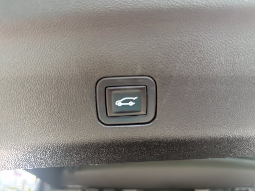Certified 2023 GMC Yukon SLT w/ SLT Luxury Package AWD/4WD image 36