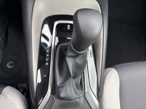 Used 2025 Toyota Corolla LE FWD image 18