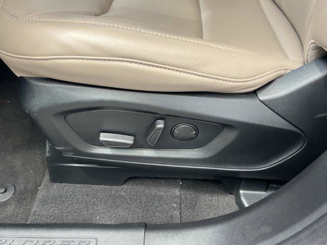 Used 2024 Ford Explorer XLT w/ Equipment Group 202A AWD/4WD image 29