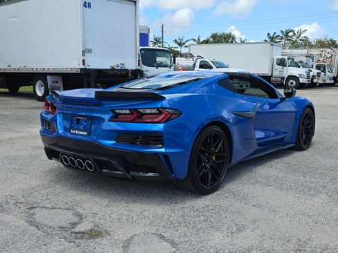 Used 2025 Chevrolet Corvette Z06 RWD image 7