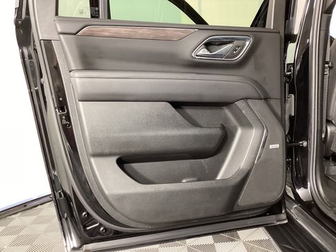 Used 2023 Chevrolet Suburban LT w/ LT Signature Package image 28