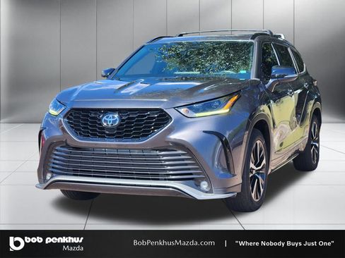 Used 2021 Toyota Highlander XSE AWD/4WD image 23