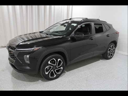 Used 2024 Chevrolet Trax RS w/ Driver Confidence Package FWD image 3