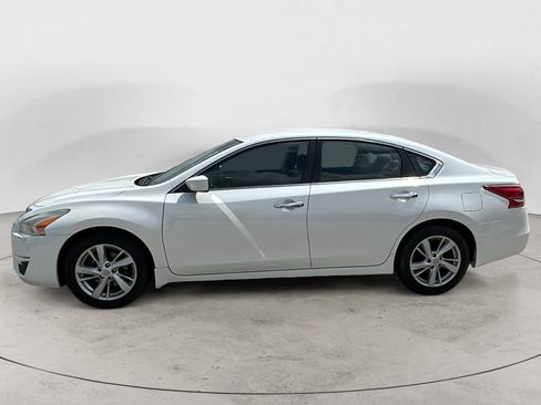 Used 2013 Nissan Altima 2.5 SV FWD image 3