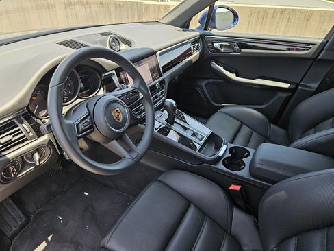 Certified 2026 Porsche Macan AWD/4WD image 4
