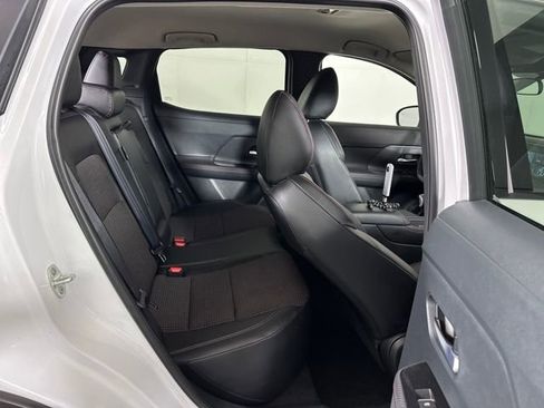 Certified 2025 Nissan Kicks SR image 27