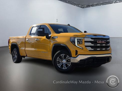 Used 2025 GMC Sierra 1500 SLE w/ Preferred Package image 2