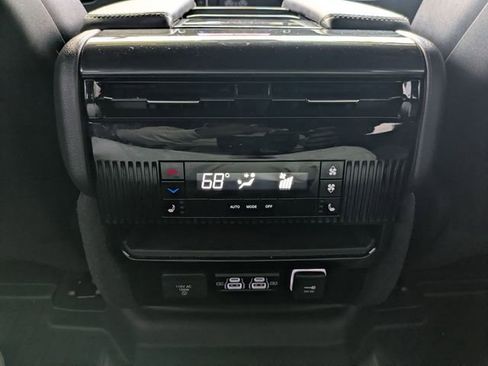 Used 2024 Jeep Wagoneer 4WD w/ Convenience Group I image 24