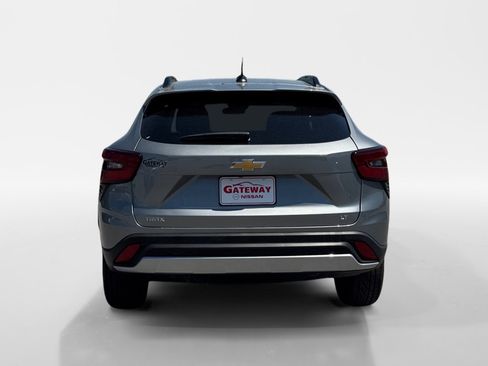 Used 2024 Chevrolet Trax LT w/ LT Convenience Package FWD image 5