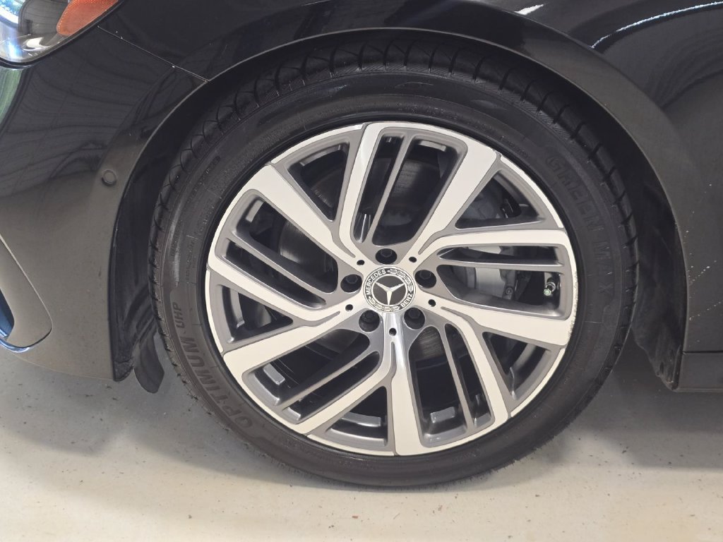 Used 2025 Mercedes-Benz E 350 Sedan image 9