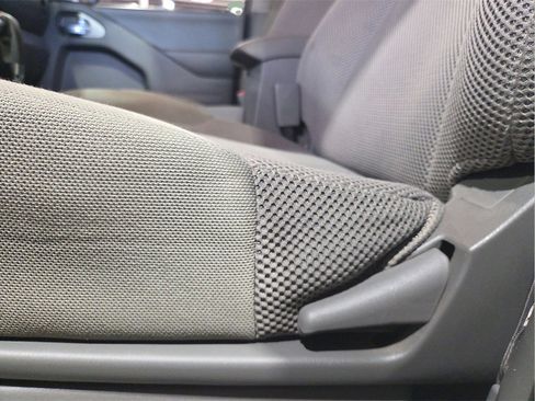 Used 2019 Nissan Frontier SV image 18