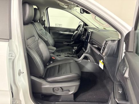 New 2026 Ford Ranger Lariat w/ Black Appearance Package RWD image 5