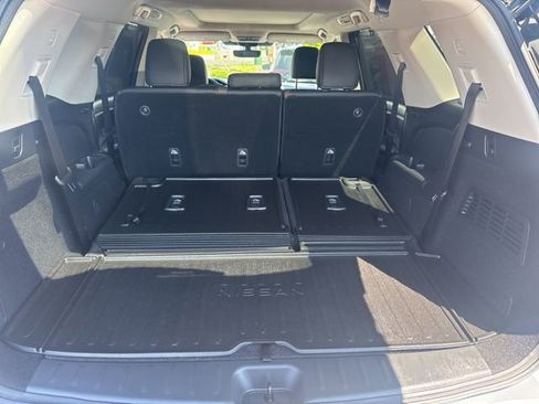 Certified 2025 Nissan Pathfinder Platinum w/ Cargo Package AWD/4WD image 17