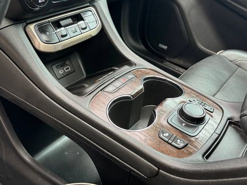 Used 2021 GMC Acadia Denali FWD image 16