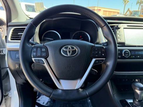Used 2018 Toyota Highlander XLE image 17