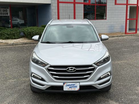 Used 2017 Hyundai Tucson SE w/ SE Popular Package 02 AWD/4WD image 9