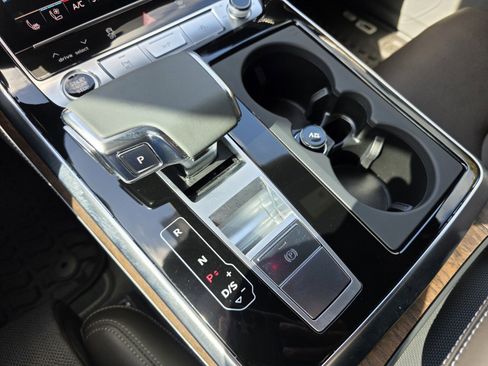 Used 2024 Audi Q8 Prestige AWD/4WD image 24