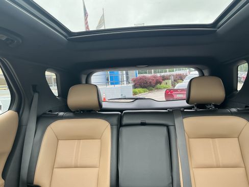 Used 2023 Chevrolet Equinox Premier AWD/4WD image 10