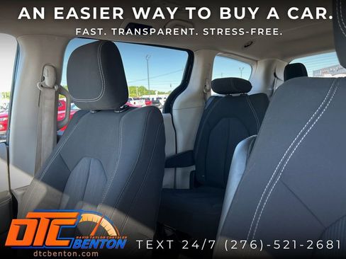 Used 2023 Chrysler Voyager LX FWD image 10