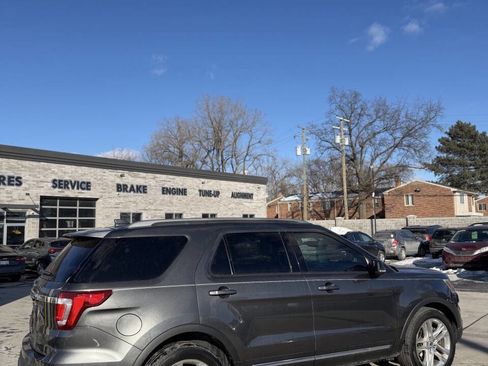 Used 2017 Ford Explorer XLT w/ Equipment Group 202A FWD image 6