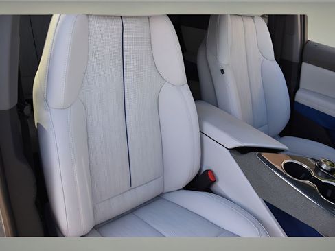 New 2026 Cadillac Optiq Sport 2 w/ LPO, Floor Liner Package AWD/4WD image 29