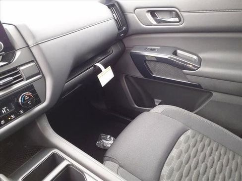 New 2025 Nissan Pathfinder S image 25