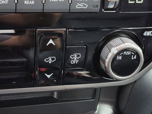 Used 2022 Lexus GX 460 Luxury w/ Off Road Package image 23