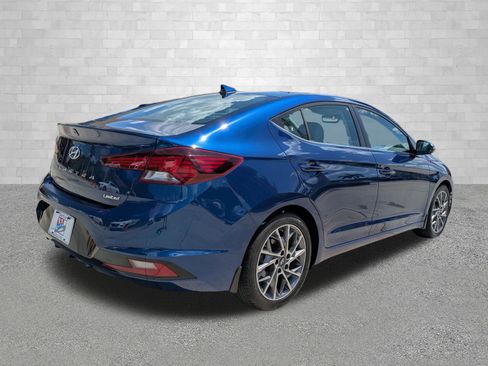 Used 2020 Hyundai Elantra Limited image 2