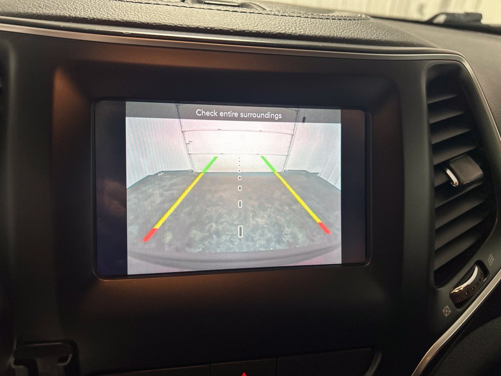Used 2019 Jeep Cherokee Latitude w/ Cold Weather Group FWD image 26