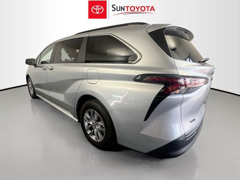 Used 2023 Toyota Sienna XLE FWD image 6