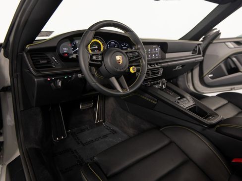 Certified 2022 Porsche 911 Targa 4 GTS image 17