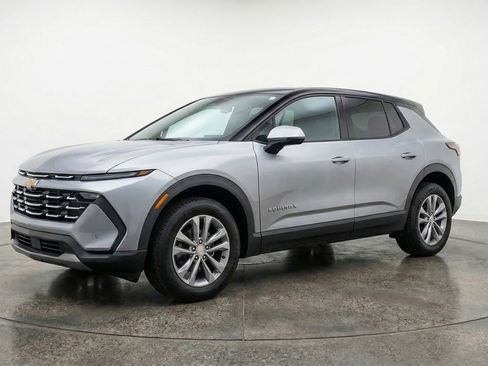 Used 2025 Chevrolet Equinox LT image 3