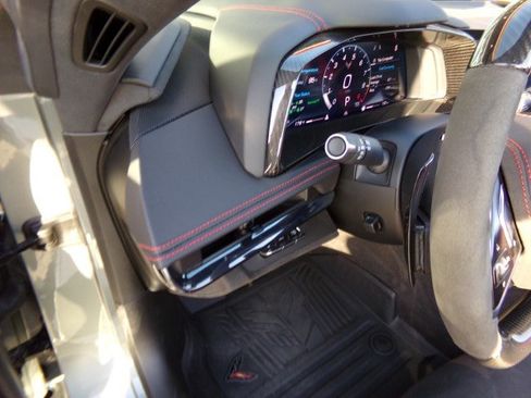 Used 2024 Chevrolet Corvette Z06 RWD image 16