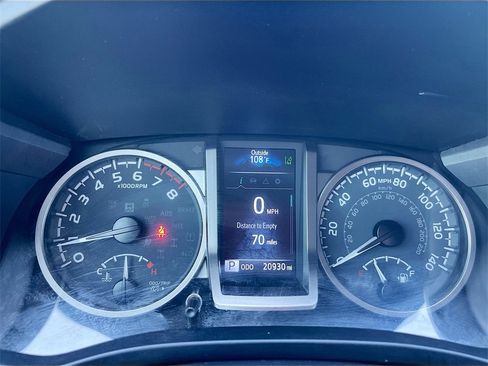 Used 2023 Toyota Tacoma TRD Off-Road image 12