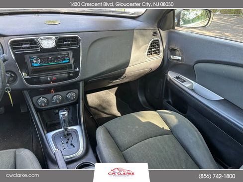 Used 2011 Chrysler 200 Touring image 16