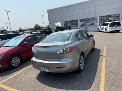Used 2013 MAZDA MAZDA3 i Sport FWD image 10