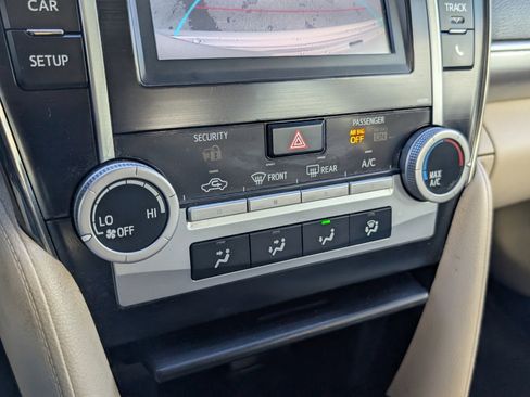 Used 2014 Toyota Camry LE image 16