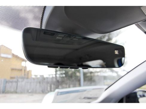 Certified 2025 Volkswagen Taos SE FWD image 25