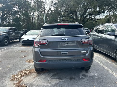 Used 2017 Jeep Compass Latitude w/ Popular Equipment Group image 5